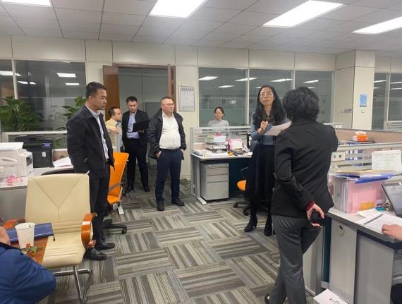 管委会各位领导讨论疫情防控工作落实情况.jpg